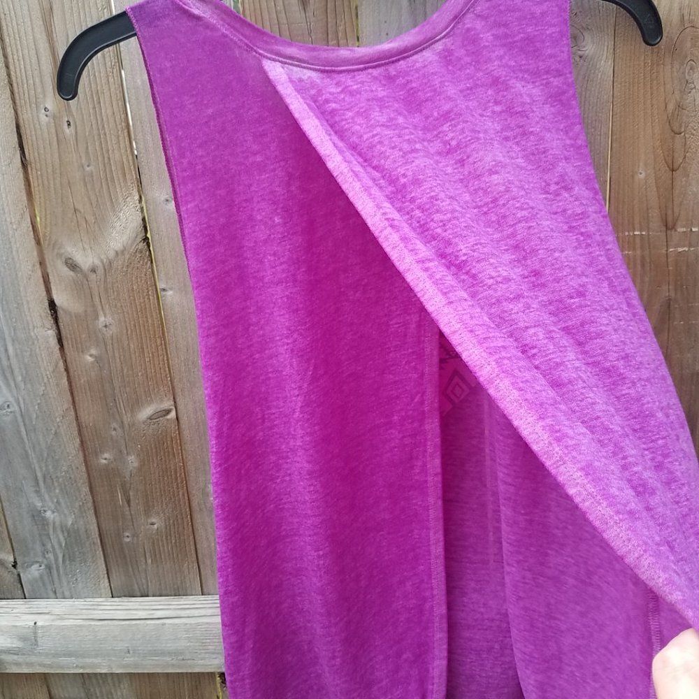 Juniors Tank Top Large 11/13 Vibrant Purple Mandala Heart Slit Open Back NWOT - Picture 7 of 8